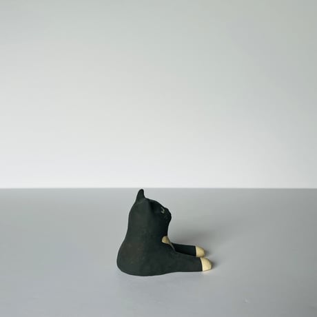 KMー11 鍵谷雅美　白むな毛半身（マケット）    Masami Kagiya Black Cat with a White Chest (Maquette）