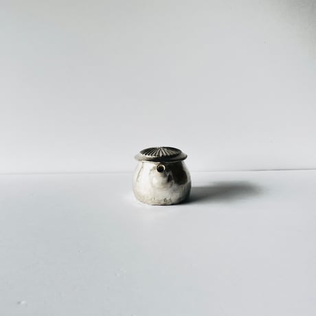 TNー45 谷井直人　銀彩ポット　 Naoto Tanii Silver-glazed pot