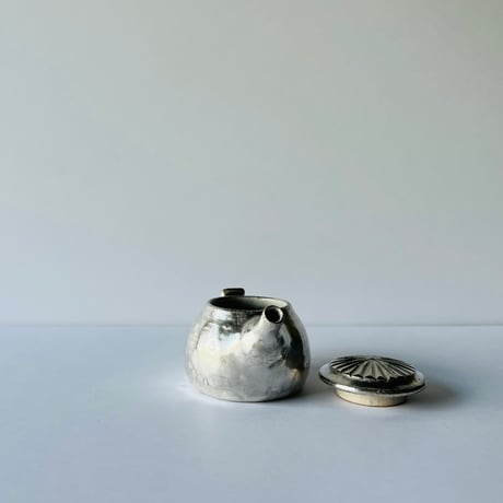 TN−34 谷井直人　銀彩ポット　TN-34 Naoto Tanii Silver-glazed pot