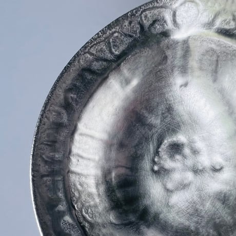 TN−109 谷井直人　総銀彩輪花変形皿 Naoto Tanii Full Silver Glaze Rinka Plate