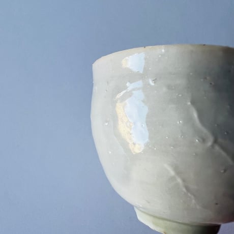 Tー92 辻村史朗　磁土ぐい呑　共箱有　Shiro Tsujimura Porcelain clay sake cup