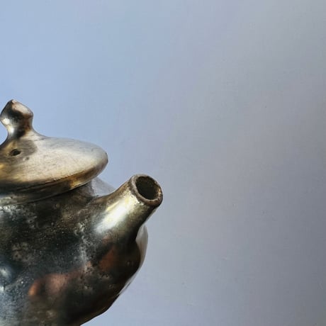 TN−93 谷井直人　銀彩ポット小　Small Silver-Glazed Teapot