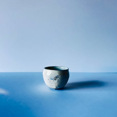 Tー84 辻村史朗　粉吹ぐい呑　共箱有　Shiro Tsujimura “Kohiki Guinomi” (White Slip-Coated Sake Cup)