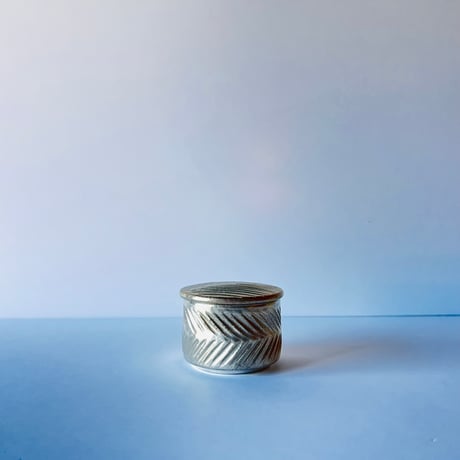 TN−96 谷井直人　銀彩しのぎボンボ二エール　Silver-Glazed Shinogi Bonbonnière