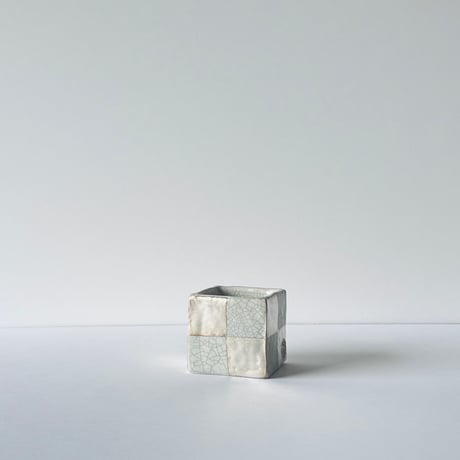 TN−1 谷井直人　銀彩ビードロ四角小鉢　Naoto Tanii: Silver-glazed square small bowl