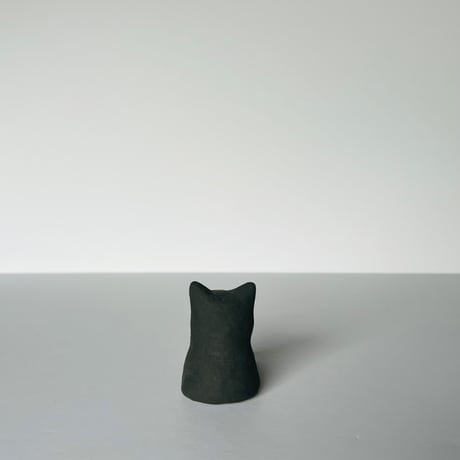 KMー11 鍵谷雅美　白むな毛半身（マケット）    Masami Kagiya Black Cat with a White Chest (Maquette）