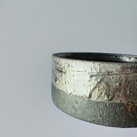 TN−110 谷井直人　黒御影銀彩たわみ小鉢 Naoto Tanii Black Mikage Silver Glaze Softly Distorted Bowl