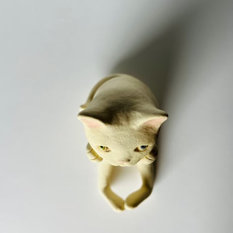 KMー2 鍵谷雅美　悩める猫　    Masami Kagiya Odd-Eyed White Cat