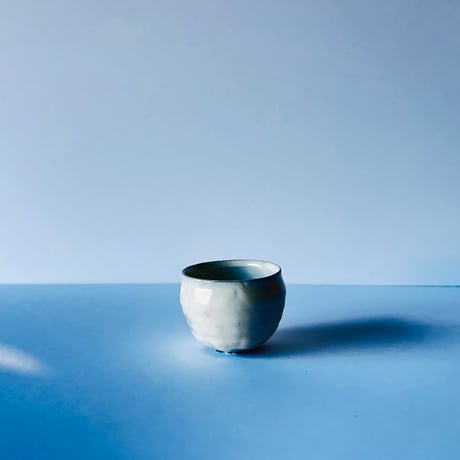 Tー84 辻村史朗　粉吹ぐい呑　共箱有　Shiro Tsujimura “Kohiki Guinomi” (White Slip-Coated Sake Cup)