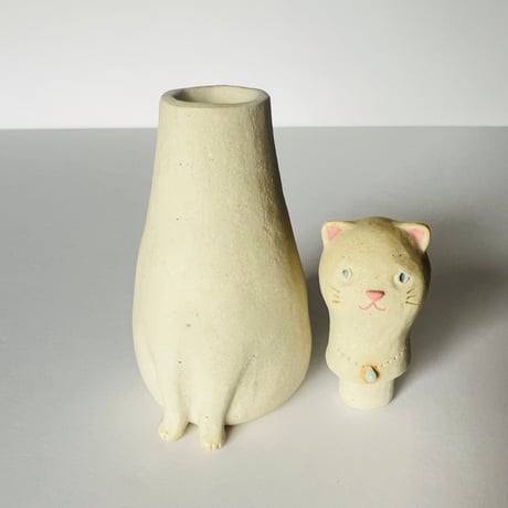 KM−4 鍵谷雅美　白い猫のアロマディフューザー　    Masami Kagiya  White Cat Aroma Diffuser