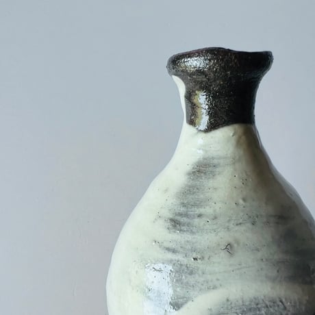 T−151 辻村史朗　刷毛目徳利　共箱付  Shiro Tsujimura – Hakeme Tokkuri