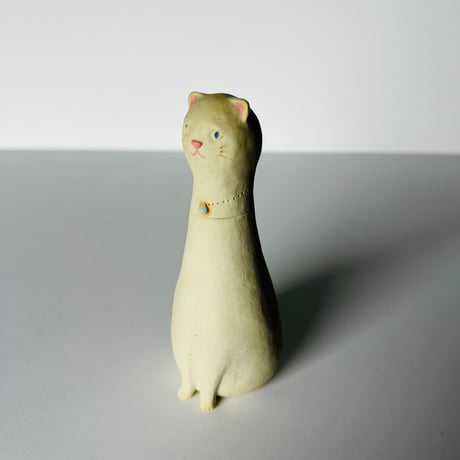 KM−4 鍵谷雅美　白い猫のアロマディフューザー　    Masami Kagiya  White Cat Aroma Diffuser