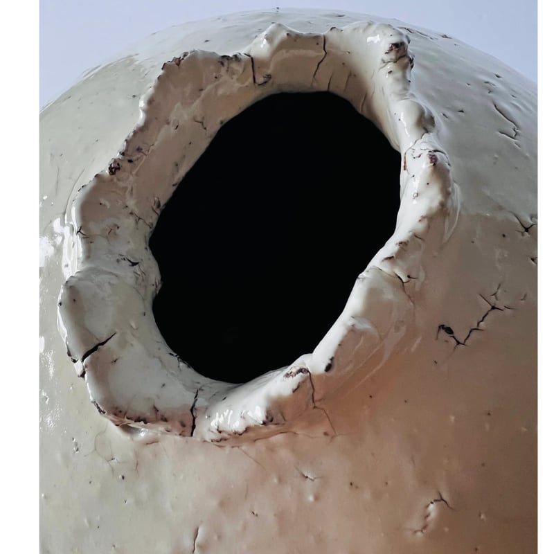 T−66 辻村史朗 粉引き丸壺 Shiro Tsujimura: Powdered Round