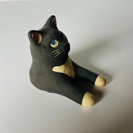 KMー11 鍵谷雅美　白むな毛半身（マケット）    Masami Kagiya Black Cat with a White Chest (Maquette）