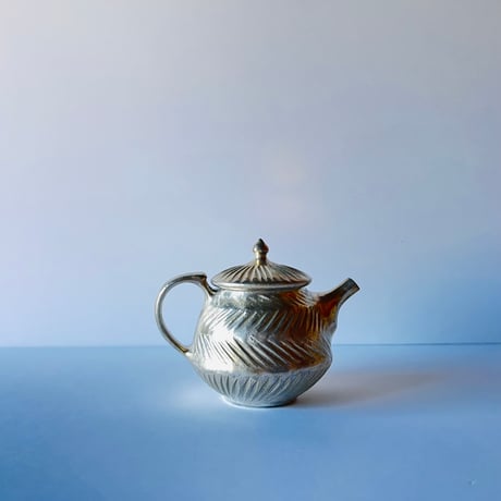 TN−94 谷井直人　銀彩しのぎポット　Silver-Glazed Teapot