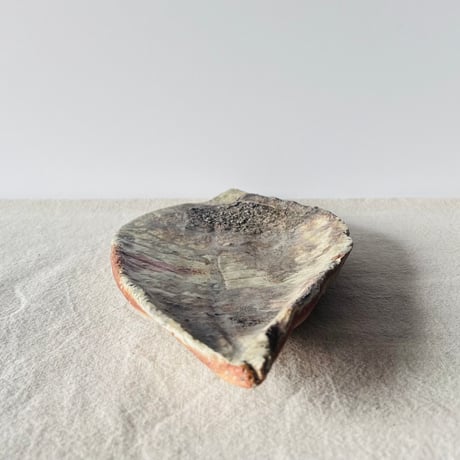 T−118 辻村史朗　伊賀葉皿　共箱付　Shiro Tsujimura Leaf-Shaped Plate