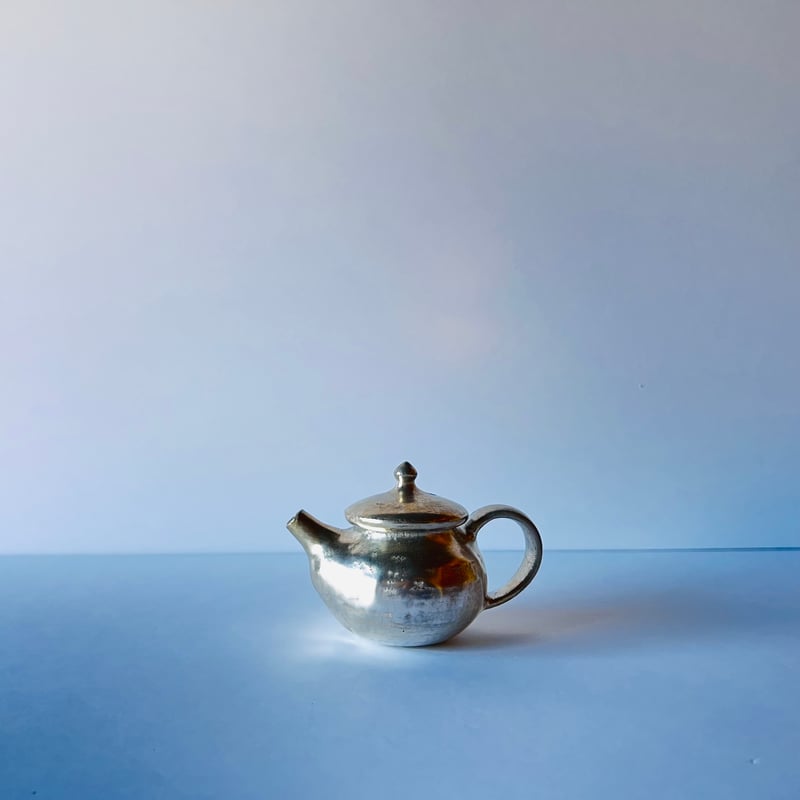 TN−93 谷井直人 銀彩ポット小 Small Silver-Glazed Teapot |