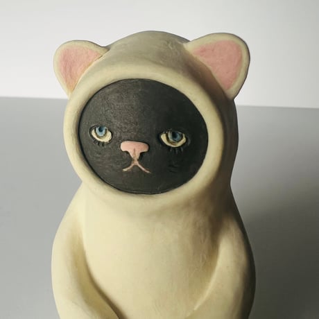 KMー8 鍵谷雅美　白い着ぐるみの黒猫　    Masami Kagiya Black Cat in a White Costume