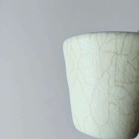 TN−126 谷井直人　銀彩白釉貫入杯 Naoto Tanii Silver Glaze Black Flow Guinomi