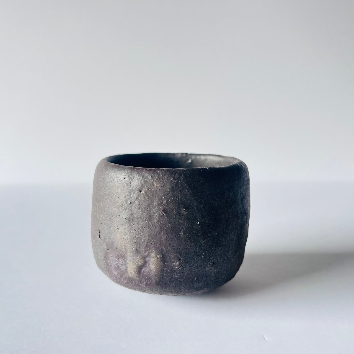 T−129 辻村史朗 引出し黒旅茶碗 共箱付（後日発送）Shiro Tsujimura Hi