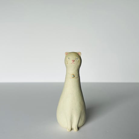 KM−4 鍵谷雅美　白い猫のアロマディフューザー　    Masami Kagiya  White Cat Aroma Diffuser