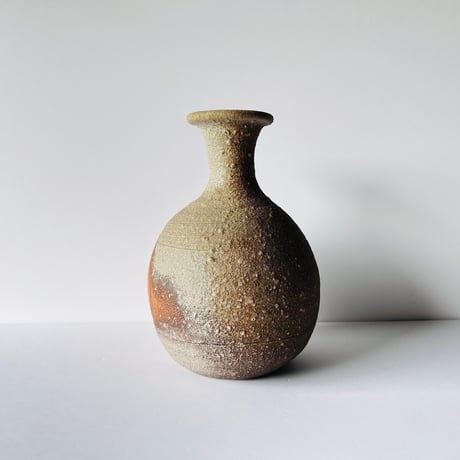 KY-1 神山易久　信楽細口花壷　共箱付き  Kohyama Yasuhisa Shigaraki Narrow Mouth Flower Vase with Box