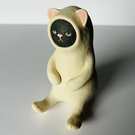 KMー8 鍵谷雅美　白い着ぐるみの黒猫　    Masami Kagiya Black Cat in a White Costume