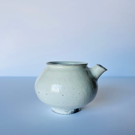 Sー16 鈴木大弓　粉引注壺　Hiroyumi Suzuki  Kohiki Pouring Vessel