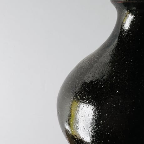 Sー9 鈴木大弓　黒高麗徳利　箱付き Suzuki Hiroyumi Black Korean Sake Bottle with Box