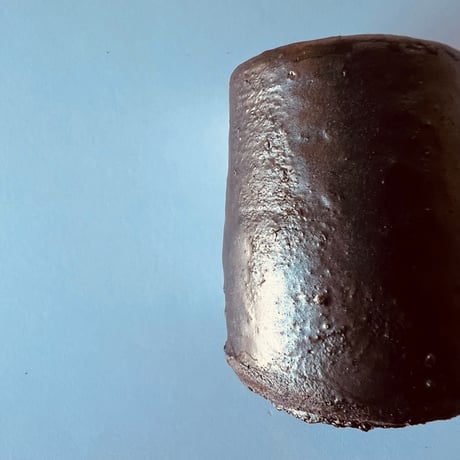 Tー88 辻村史朗　引出黒ぐい呑　共箱有　Shiro Tsujimura “Hikidashi-guro Guinomi” (Black Pull-Out Firing Sake Cup)