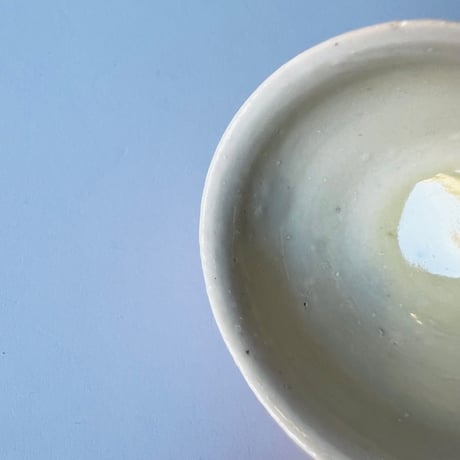 Tー92 辻村史朗　磁土ぐい呑　共箱有　Shiro Tsujimura Porcelain clay sake cup