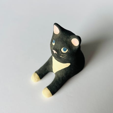 KMー11 鍵谷雅美　白むな毛半身（マケット）    Masami Kagiya Black Cat with a White Chest (Maquette）