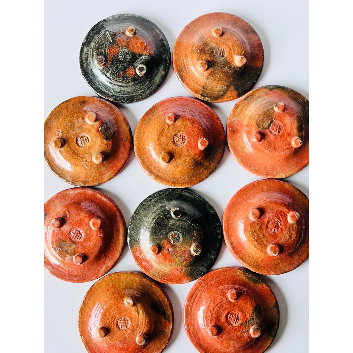 AK-1 赤楽 小皿 三点高台 笹文様 Akaraku Small Plate with Th