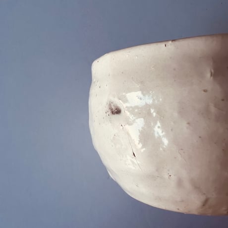 Tー82 辻村史朗　粉吹きぐい呑　共箱有　Shiro Tsujimura “Kohiki Guinomi” (White Slip-Coated Sake Cup)