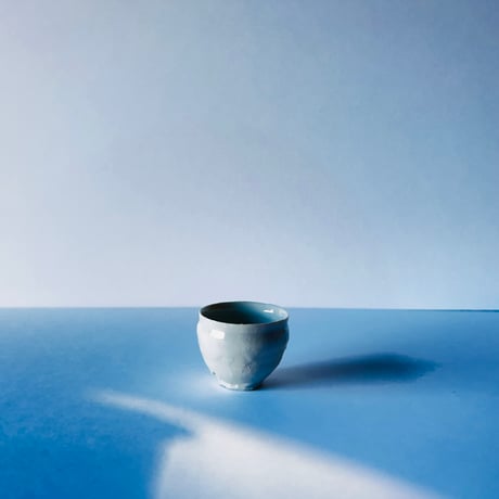 Tー93 辻村史朗　磁土ぐい呑　共箱有　Shiro Tsujimura Porcelain clay sake cup