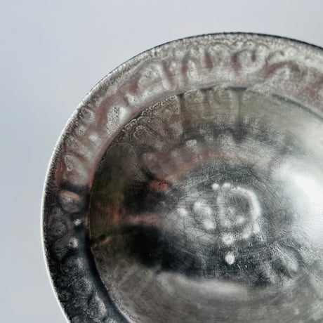 TN−109 谷井直人　総銀彩輪花変形皿 Naoto Tanii Full Silver Glaze Rinka Plate