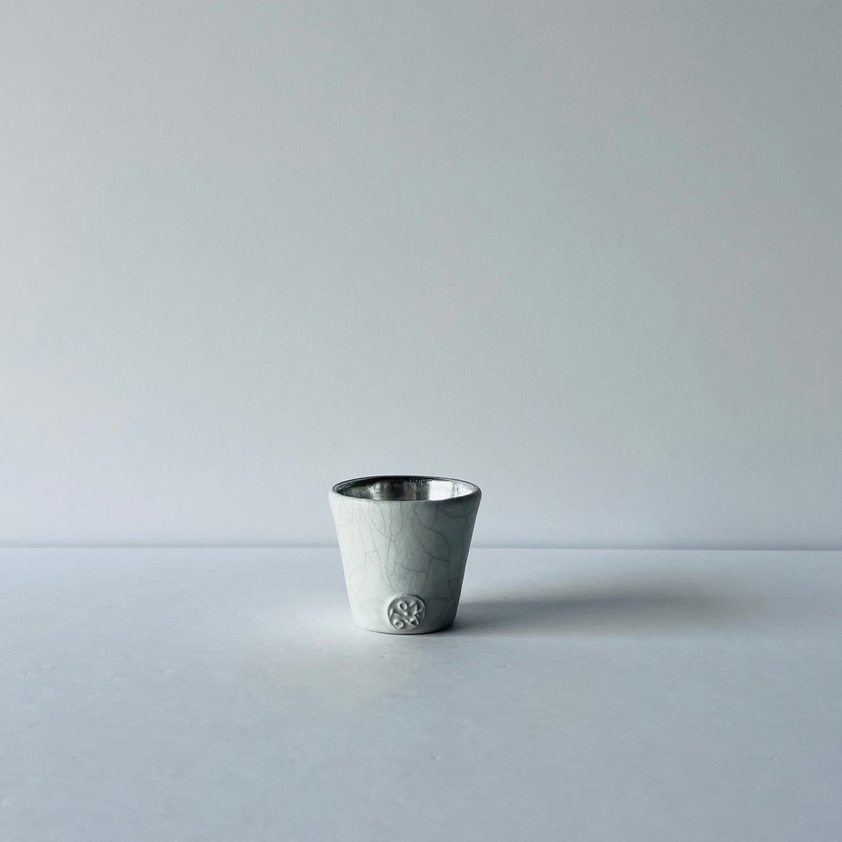 TN−126 谷井直人 銀彩白釉貫入杯 Naoto Tanii Silver Glaze Bl