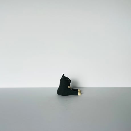 KMー11 鍵谷雅美　白むな毛半身（マケット）    Masami Kagiya Black Cat with a White Chest (Maquette）