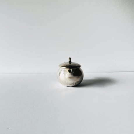 TNー46 谷井直人　銀彩ポット　Naoto Tanii Silver-glazed pot