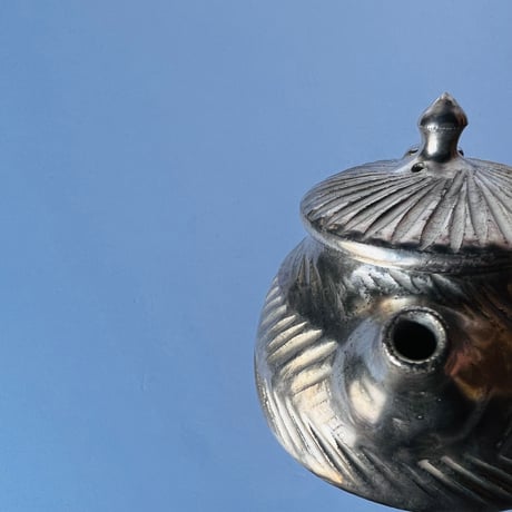 TN−95 谷井直人　銀彩しのぎポット　Silver-Glazed Teapot