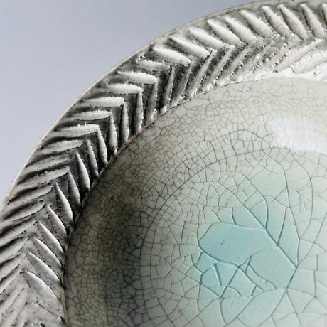 TNー71 谷井直人　銀彩ビードロしのぎリム皿　Naoto Tanii – Silver-Glazed Bidoro Shinogi Plate with Rim