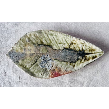 T−117 辻村史朗　伊賀葉皿　共箱付　Shiro Tsujimura Leaf-Shaped Plate