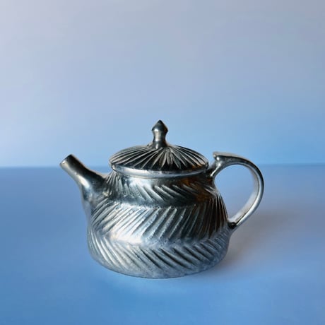 TN−95 谷井直人　銀彩しのぎポット　Silver-Glazed Teapot