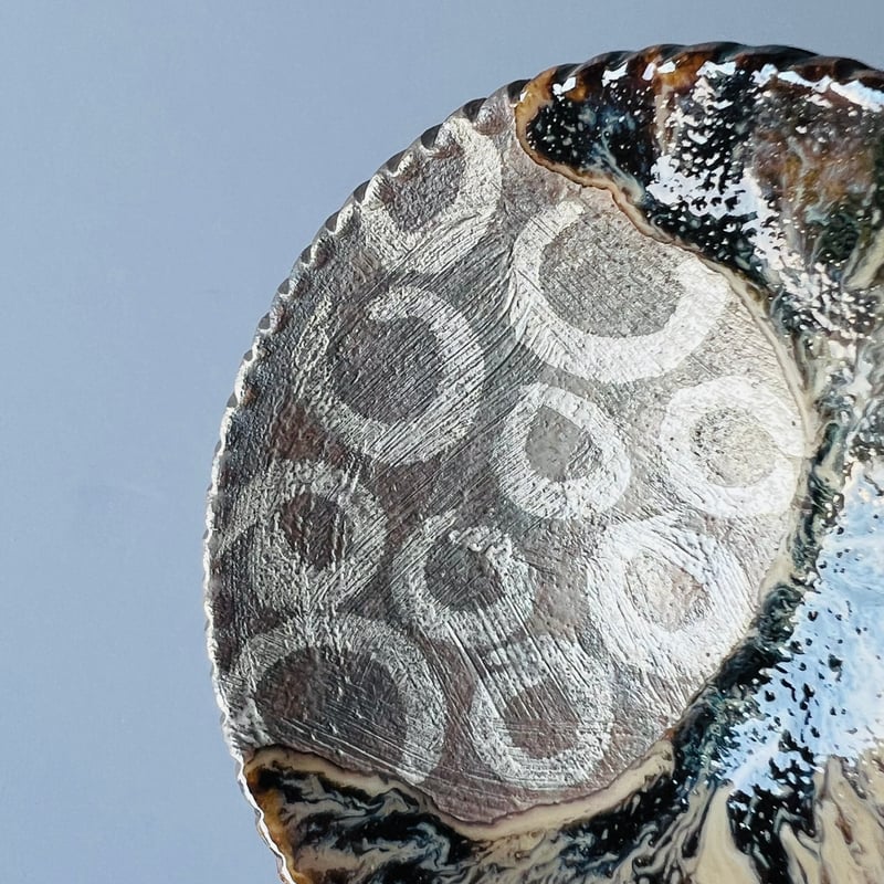 TNー70 谷井直人 グリグリ黒流し小皿 Naoto Tanii – Black Glazed