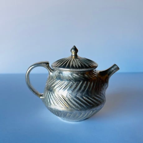 TN−94 谷井直人　銀彩しのぎポット　Silver-Glazed Teapot