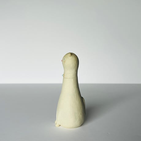 KM−4 鍵谷雅美　白い猫のアロマディフューザー　    Masami Kagiya  White Cat Aroma Diffuser