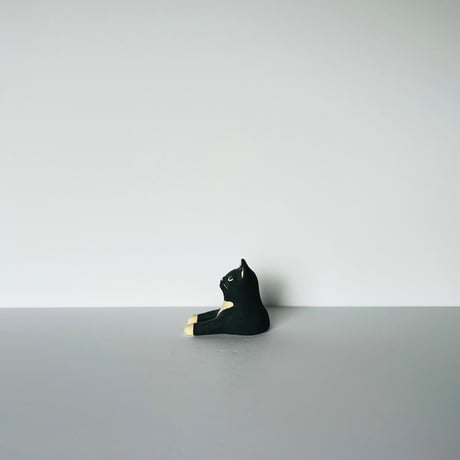 KMー11 鍵谷雅美　白むな毛半身（マケット）    Masami Kagiya Black Cat with a White Chest (Maquette）