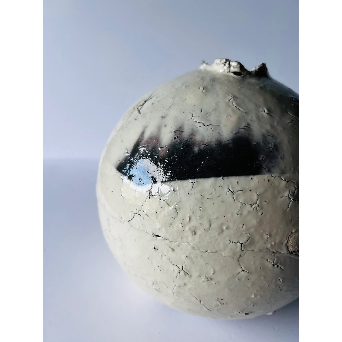 T−66 辻村史朗 粉引き丸壺 Shiro Tsujimura: Powdered Round