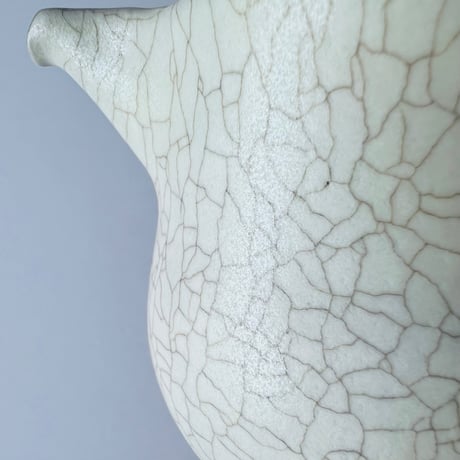 TN−124 谷井直人　銀彩白釉貫入片口 Naoto Tanii Silver Glaze White Crackled Katakuchi