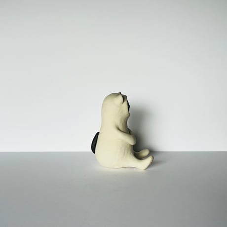 KMー8 鍵谷雅美　白い着ぐるみの黒猫　    Masami Kagiya Black Cat in a White Costume